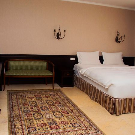 Royal Petrol Hotel Almaty Exterior photo