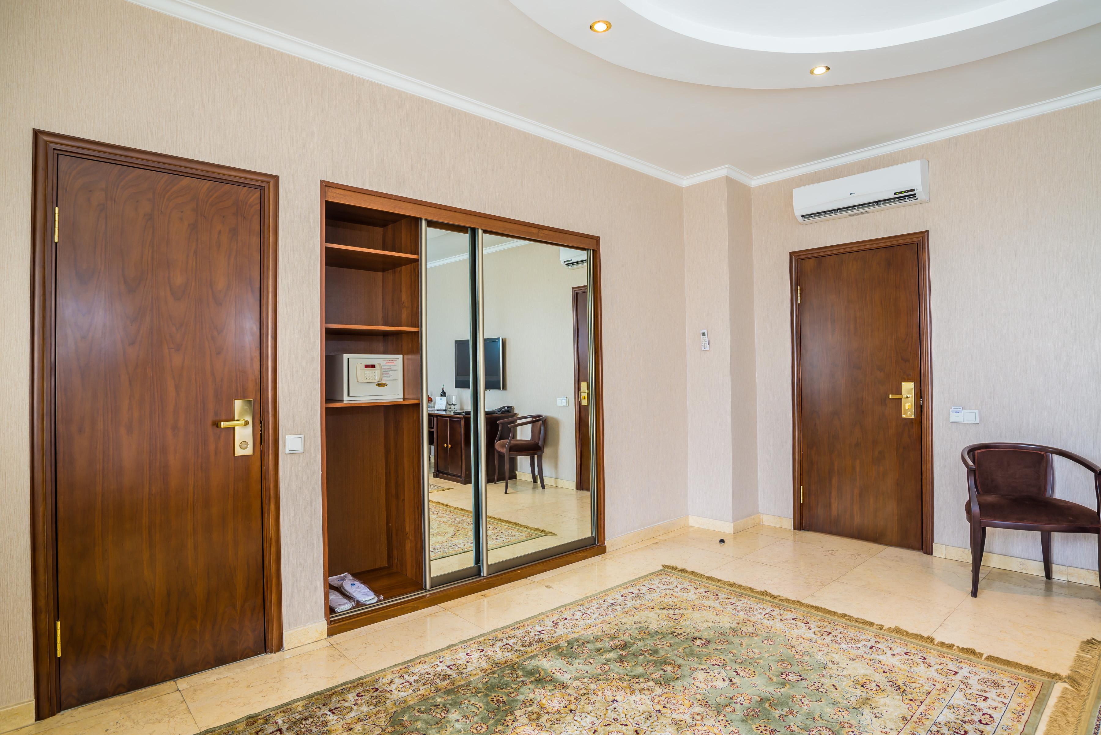 Royal Petrol Hotel Almaty Exterior photo