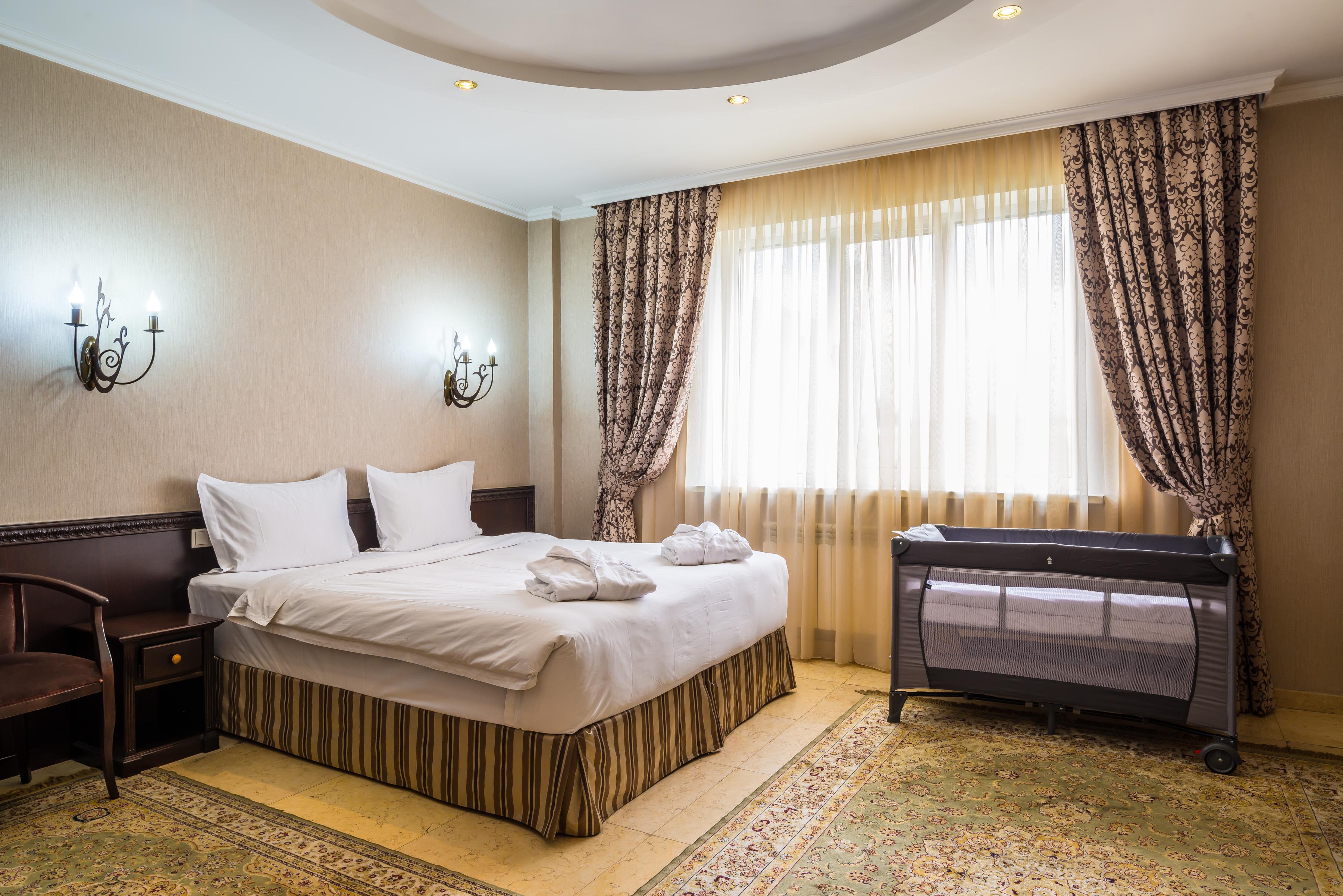 Royal Petrol Hotel Almaty Exterior photo